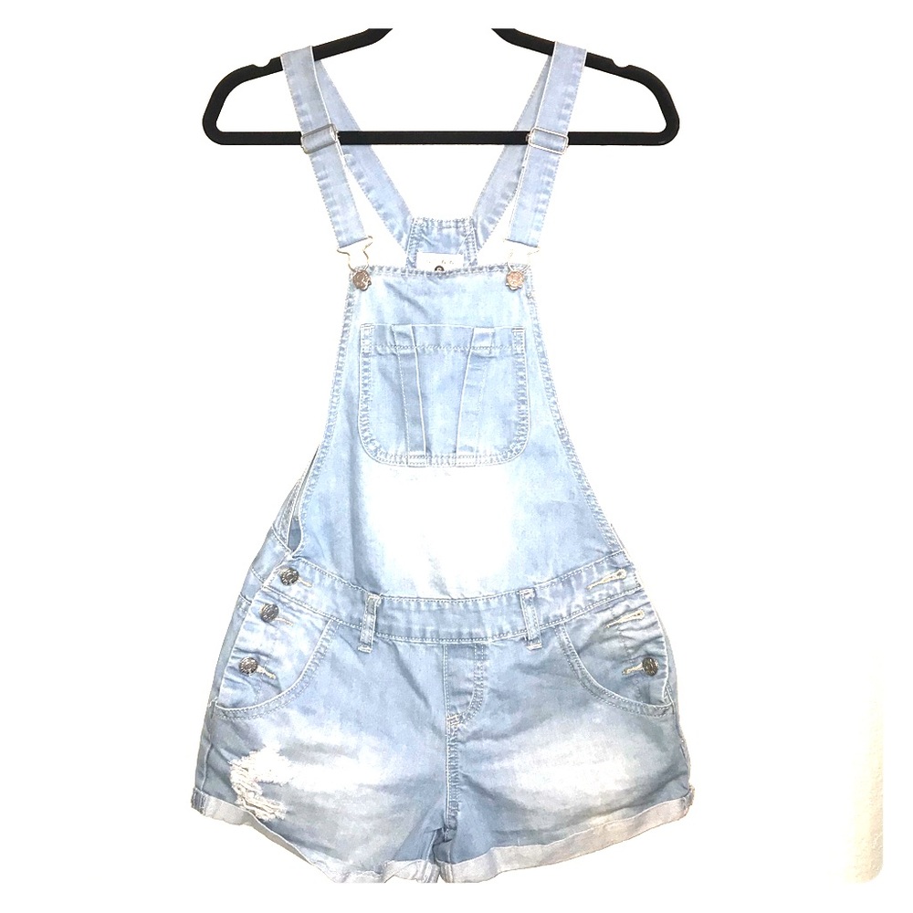 Light blue Jean Overalls 👀